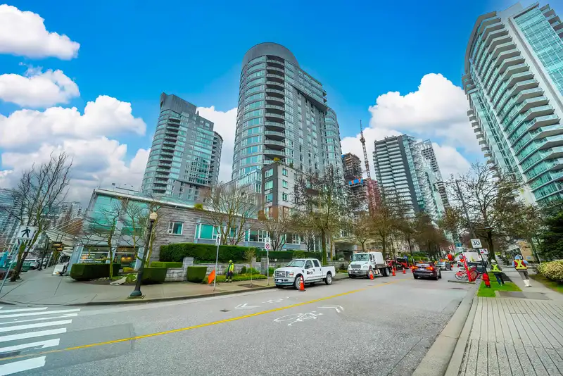 1401 560 CARDERO STREET - photo 2 of 36