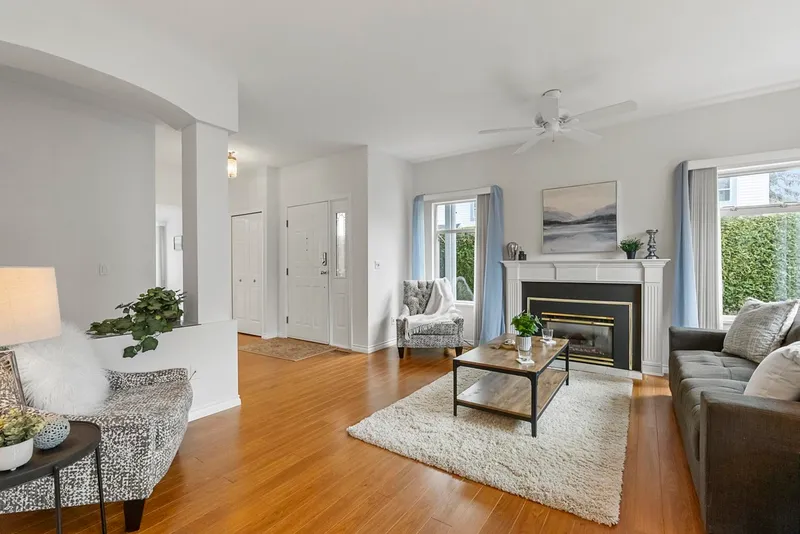 132 13895 102 AVENUE - photo 1 of 25