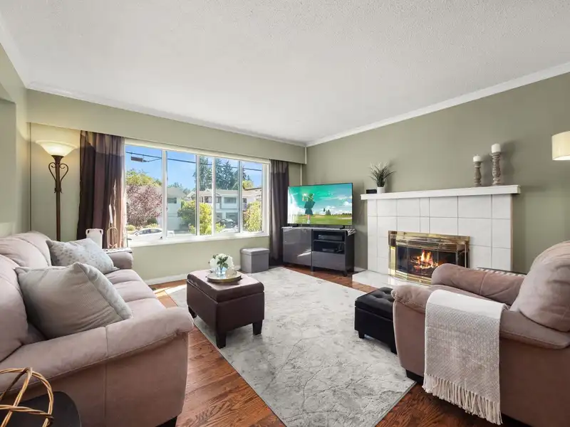 11665 94A AVENUE - photo 3 of 35