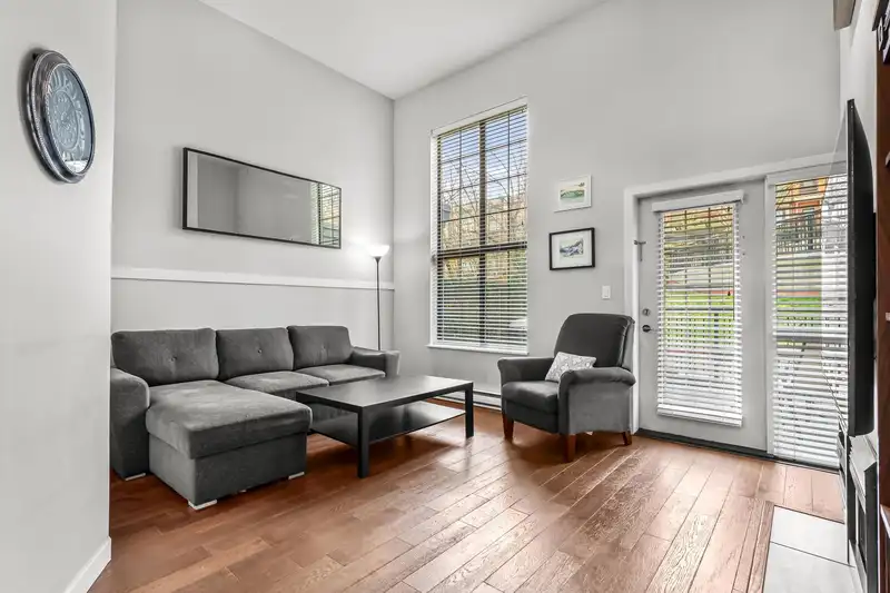 827 AGNES STREET - photo 3 of 40