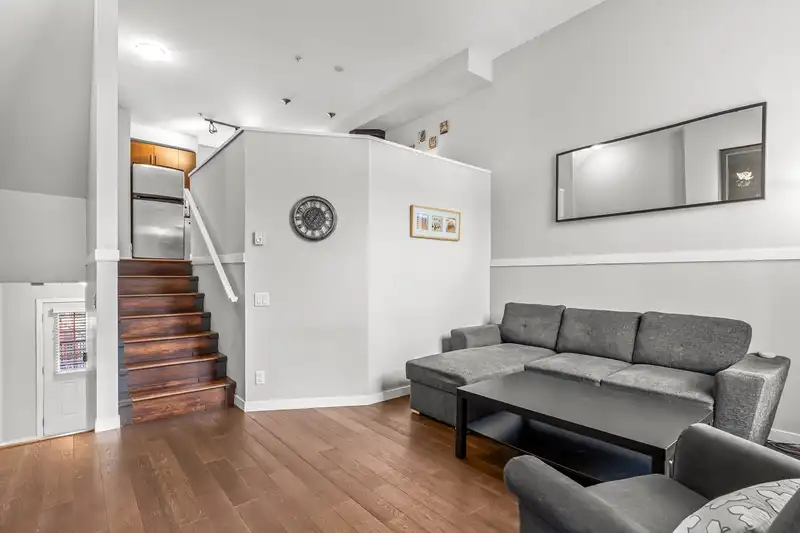 827 AGNES STREET - photo 4 of 40