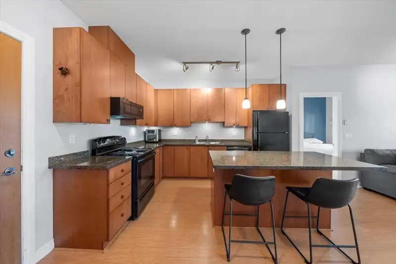 502 8717 160 STREET - photo 4 of 33