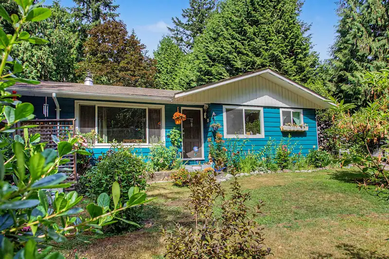 2588 LOWER ROAD - photo 3 of 39