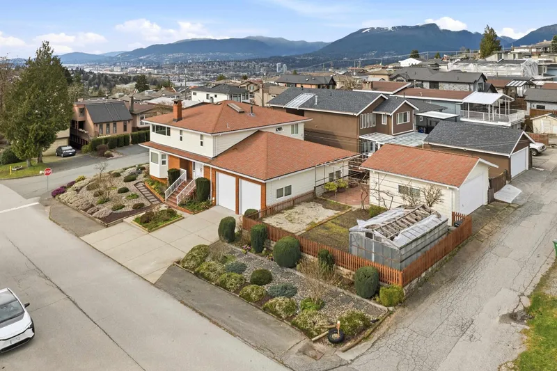 5111 PANDORA STREET - photo 1 of 25