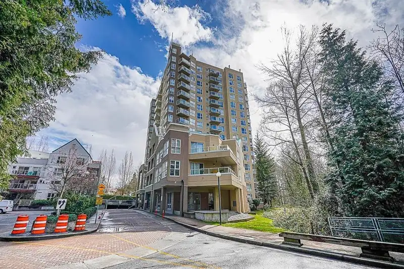 404 9830 WHALLEY BOULEVARD - photo 1 of 1