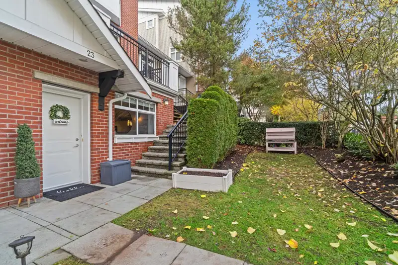 23 19551 66 AVENUE - photo 1 of 17