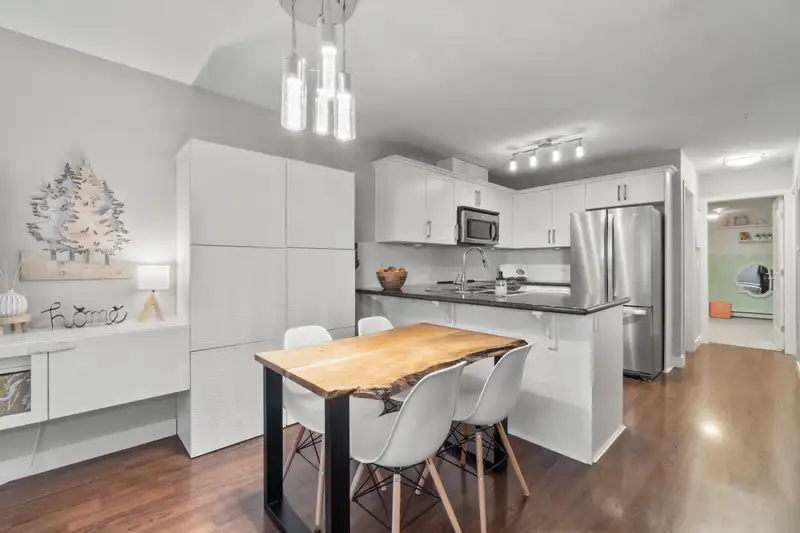 23 19551 66 AVENUE - photo 2 of 17