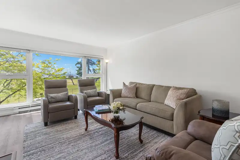 205 15809 MARINE DRIVE - photo 4 of 38