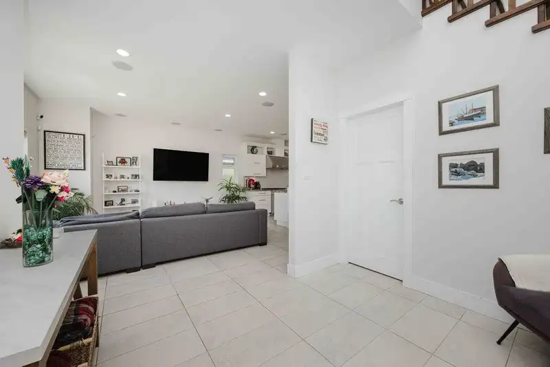 1032 WOODSWORTH ROAD - photo 4 of 34