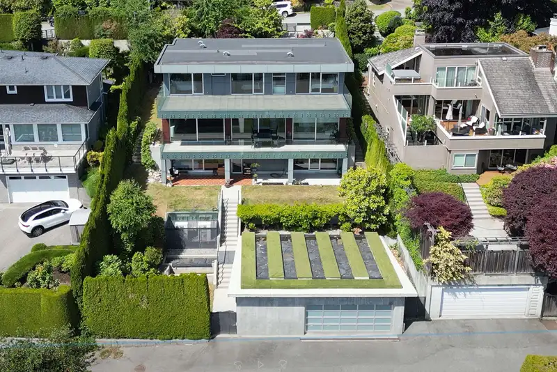 2370 PALMERSTON AVENUE - photo 3 of 40