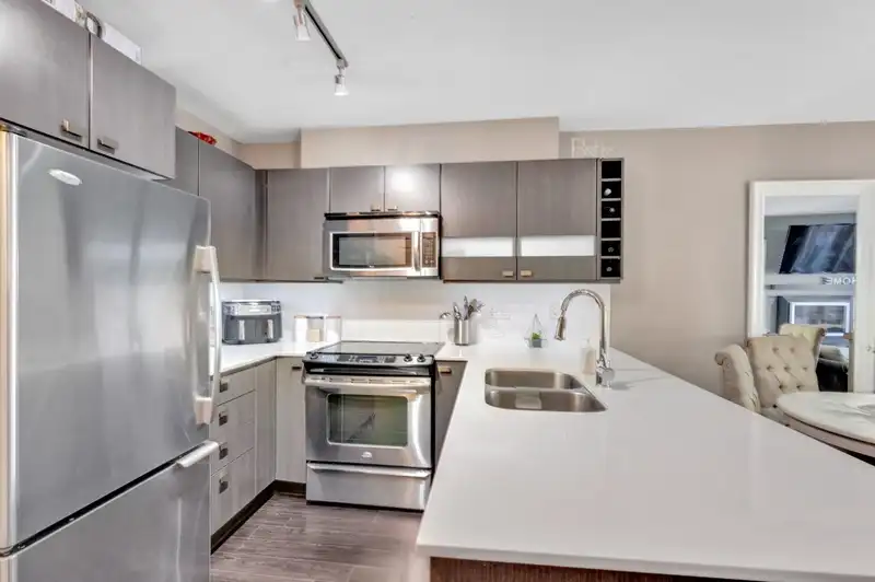 415 21009 56 AVENUE - photo 3 of 29