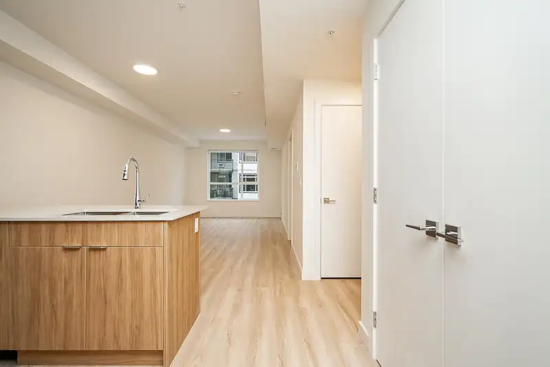 206 11913 BURNETT STREET - photo 4 of 27