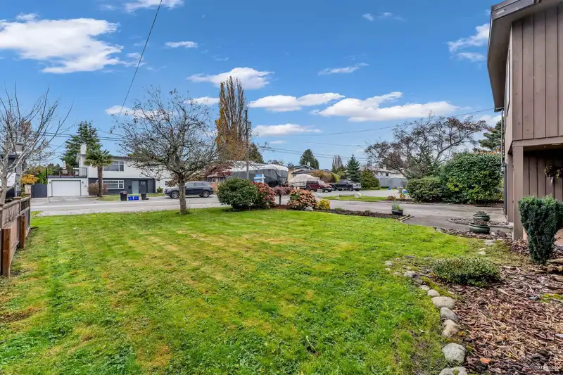 5814 GROVE AVENUE - photo 3 of 37