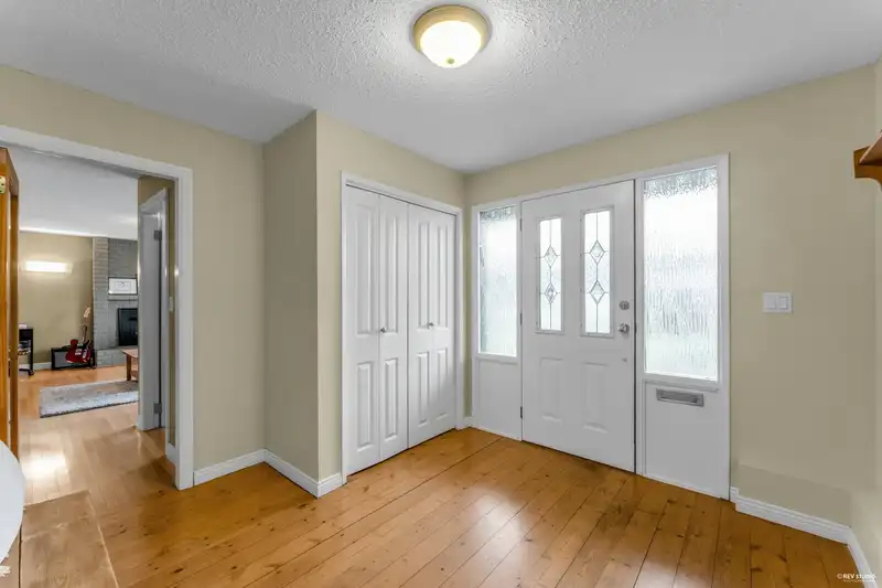 5814 GROVE AVENUE - photo 4 of 37