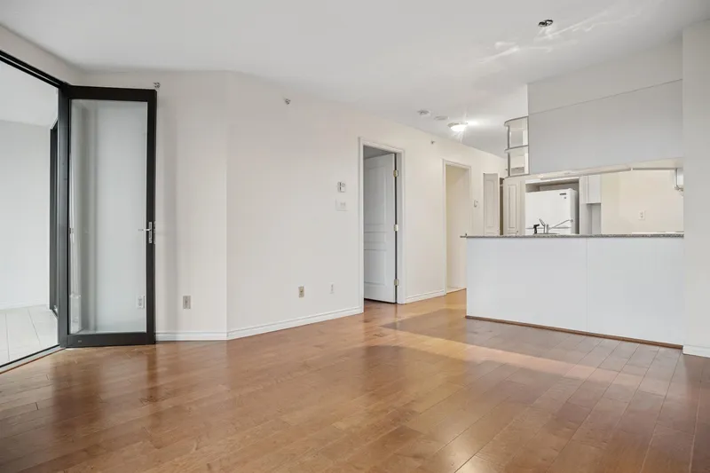 2409 1189 HOWE STREET - photo 3 of 24