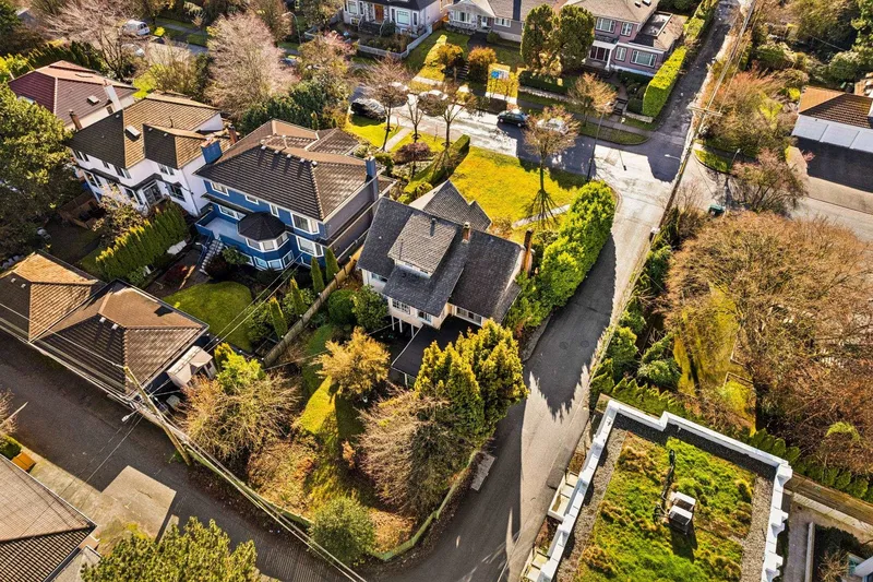 475 W 27TH AVENUE - photo 2 of 25