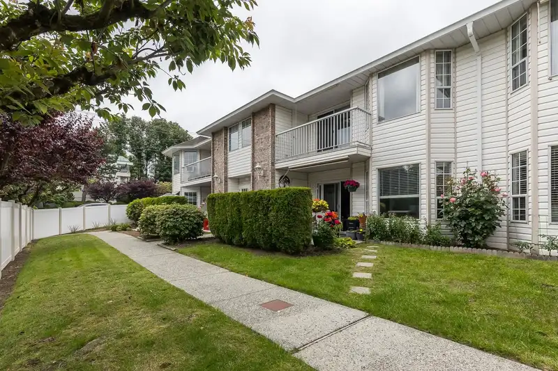 4 2901 TRAFALGAR STREET - photo 1 of 33