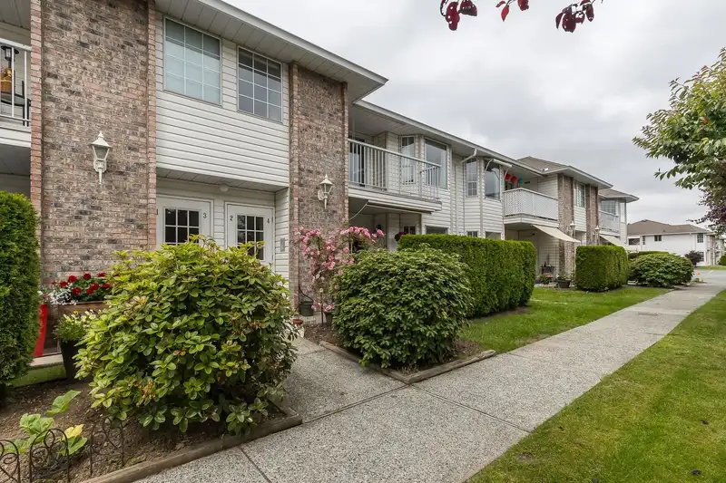 4 2901 TRAFALGAR STREET - photo 2 of 33