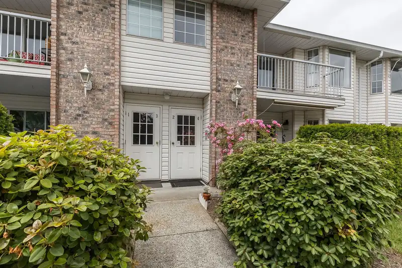 4 2901 TRAFALGAR STREET - photo 3 of 33