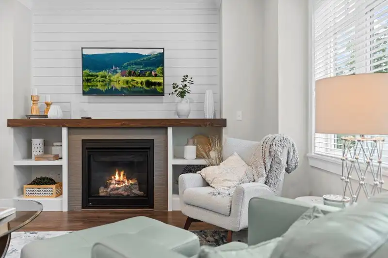 11 34121 GEORGE FERGUSON WAY - photo 4 of 27