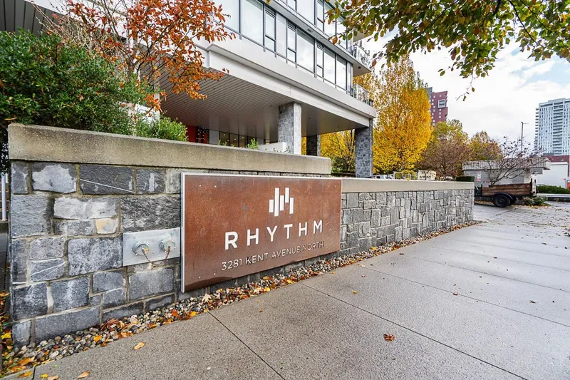 502 3281 E KENT AVENUE NORTH AVENUE - photo 2 of 25