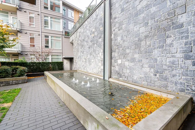 502 3281 E KENT AVENUE NORTH AVENUE - photo 4 of 25