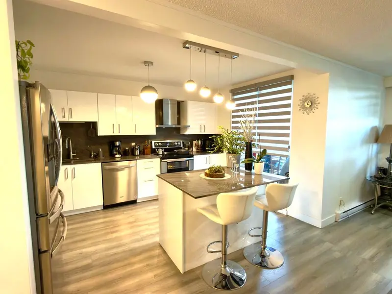 301 555 AUSTIN AVENUE - photo 3 of 25