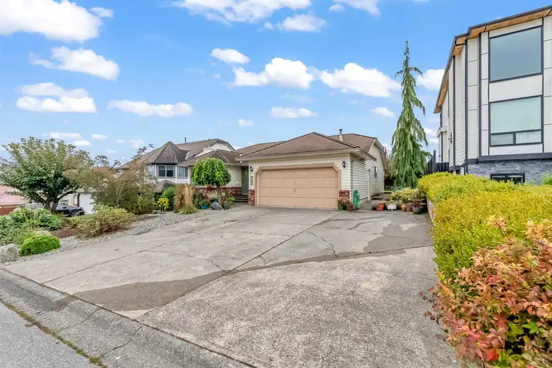 2830 CROSSLEY DRIVE - photo 2 of 23