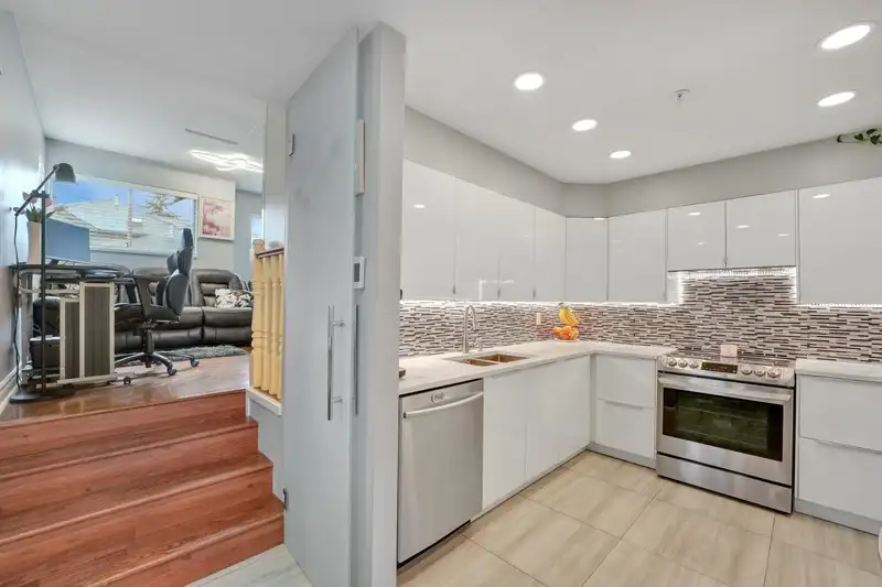 14 19160 119 AVENUE - photo 4 of 39