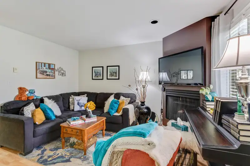 205 1518 BOWSER AVENUE - photo 3 of 39