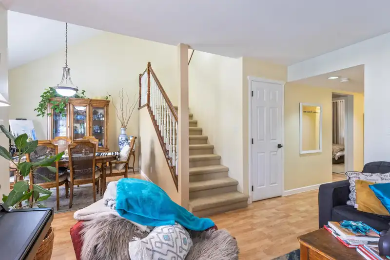 205 1518 BOWSER AVENUE - photo 4 of 39