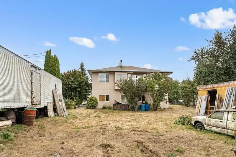 2203 WINDSOR STREET - photo 4 of 28