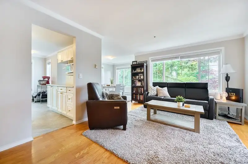 212 5465 201 STREET - photo 3 of 5