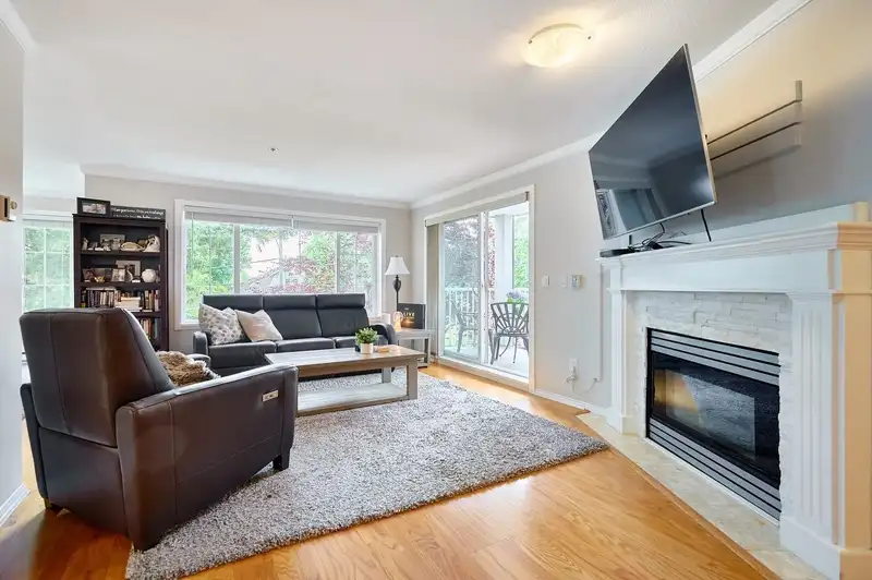 212 5465 201 STREET - photo 4 of 5