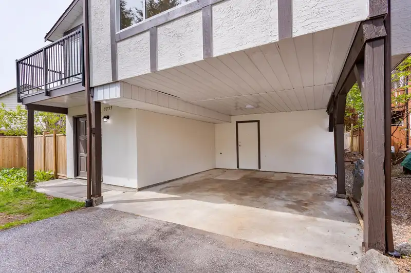 3233 MAYNE CRESCENT - photo 3 of 36