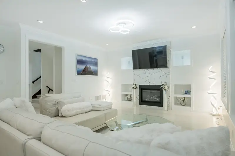 17447 0A AVENUE - photo 3 of 25