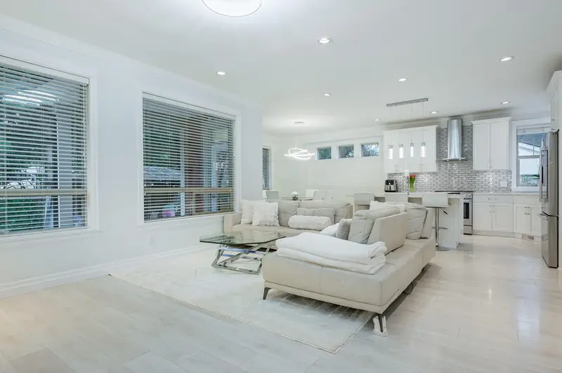 17447 0A AVENUE - photo 4 of 25