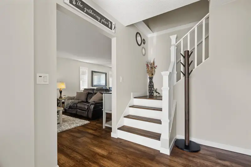 5822 KATHLEEN DRIVE - photo 2 of 37