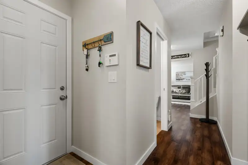 5822 KATHLEEN DRIVE - photo 4 of 37