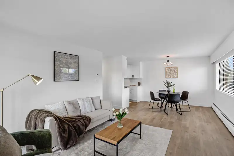 206 2299 E 30TH AVENUE - photo 1 of 32