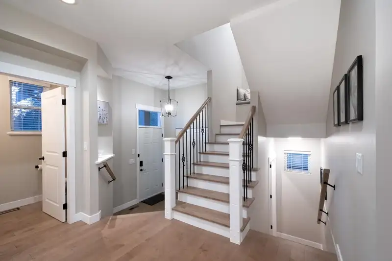 164 SYCAMORE DRIVE - photo 3 of 40