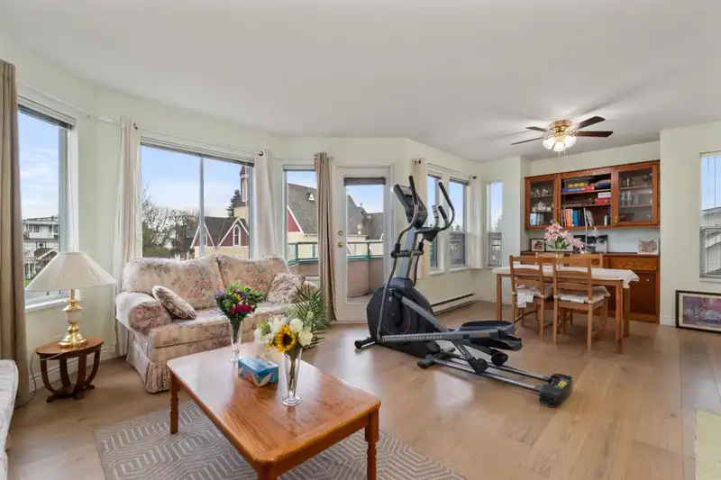 204 46000 FIRST AVENUE - photo 2 of 21