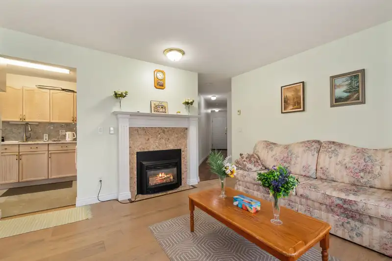 204 46000 FIRST AVENUE - photo 3 of 21