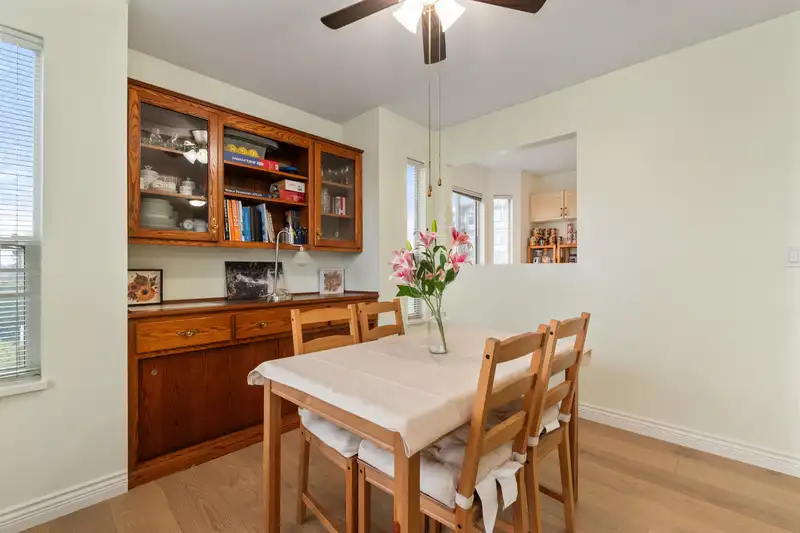 204 46000 FIRST AVENUE - photo 4 of 21