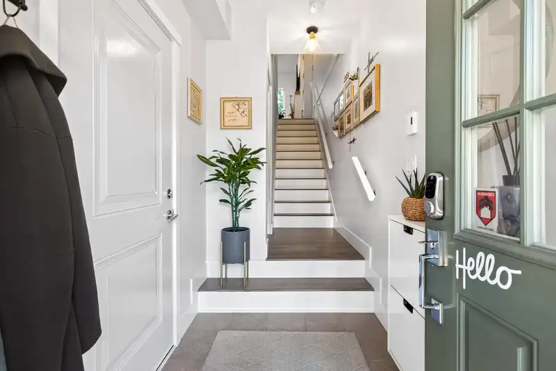 59 1125 KENSAL PLACE - photo 2 of 39