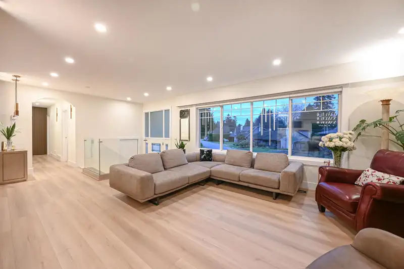 1409 WINDSOR CRESCENT - photo 1 of 35