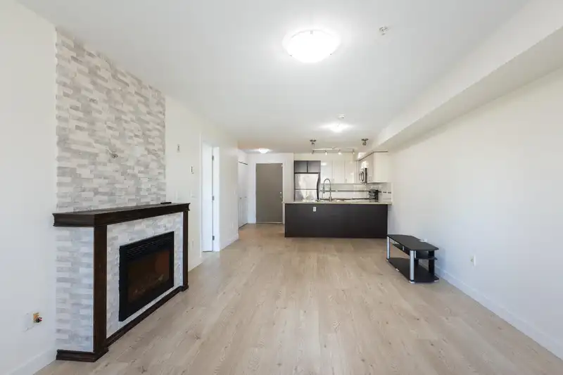 202 14960 102A AVENUE - photo 2 of 13