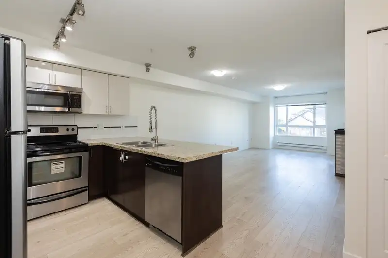 202 14960 102A AVENUE - photo 3 of 13