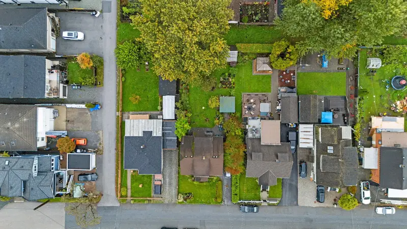 247 WOOD STREET - photo 2 of 25