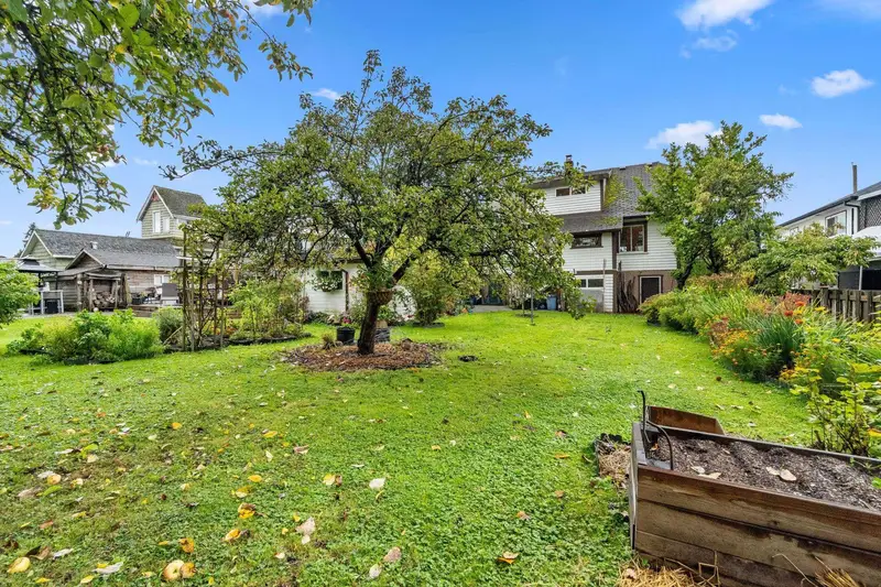 247 WOOD STREET - photo 4 of 25